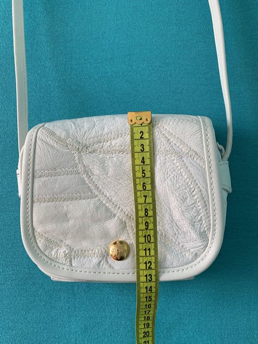 Torebka biała damska na pasku mała