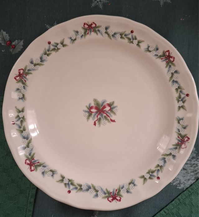 Новорічні тарілки Pfaltzgraff Red Ribbons