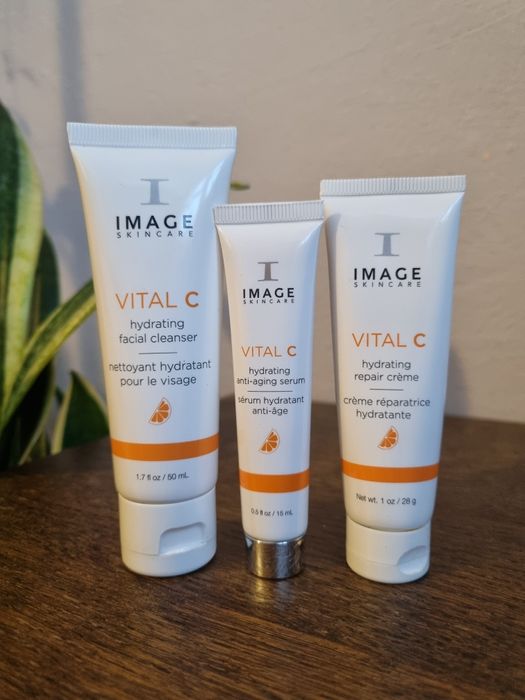 Zestaw  marki Image Skincare z linii Vital C mleczko,krem