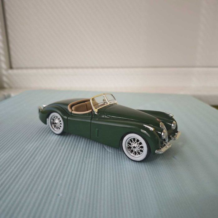 Моделька машины 1:24 Jaguar XK120