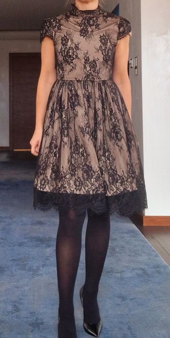 Przepiękna elegancka sukienka z koronki