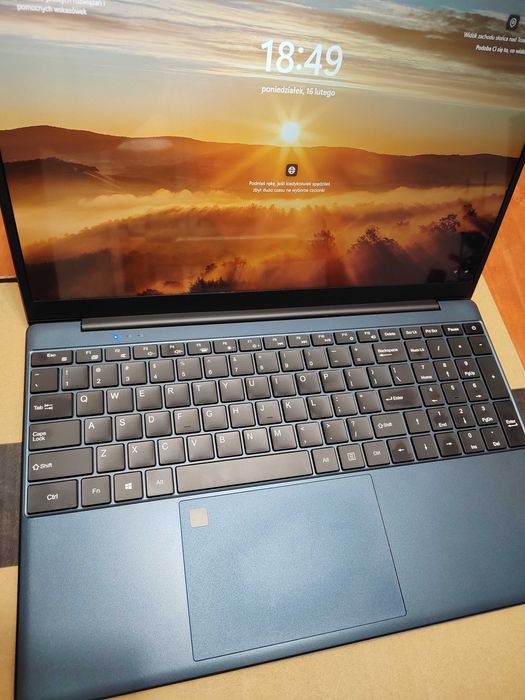Nowy cienki laptop netbook AMD 8gb ddr4 512gb SSD