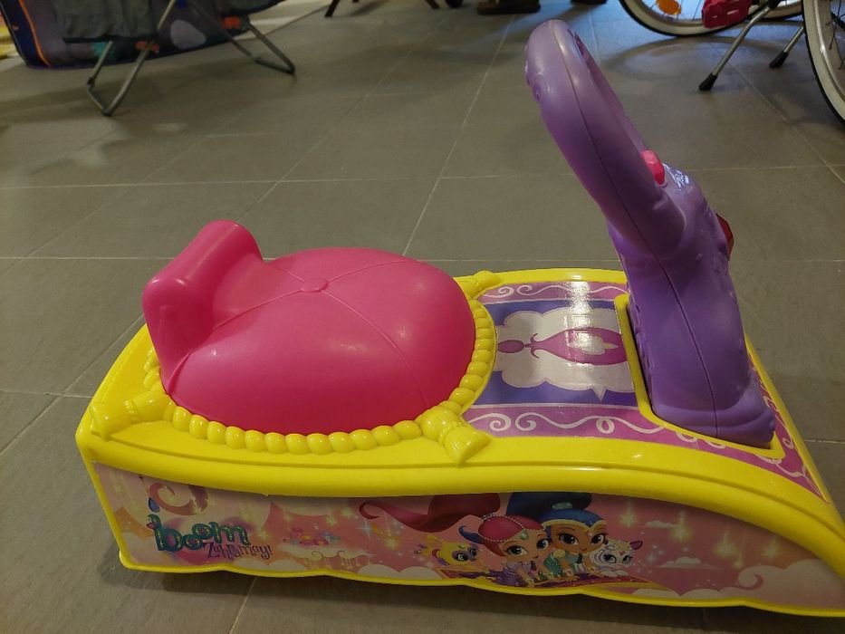 Carrinho tipo tapete mágico Shimmer and Shine