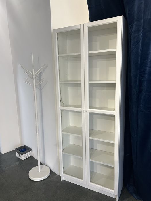 Біла шафа з підсвіткою, вітрина, белый шкаф IKEA