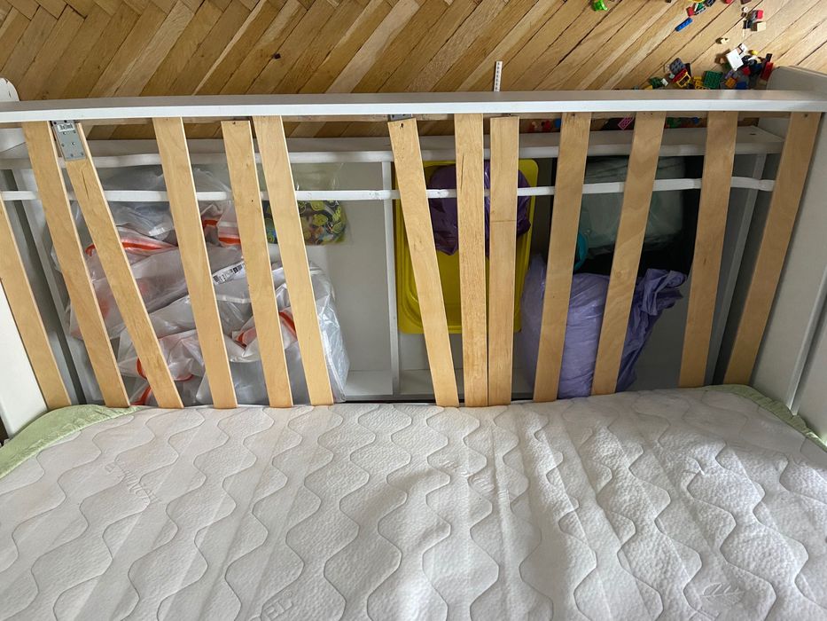 Drewniane łóżko dziecięce z szufladą 160x80