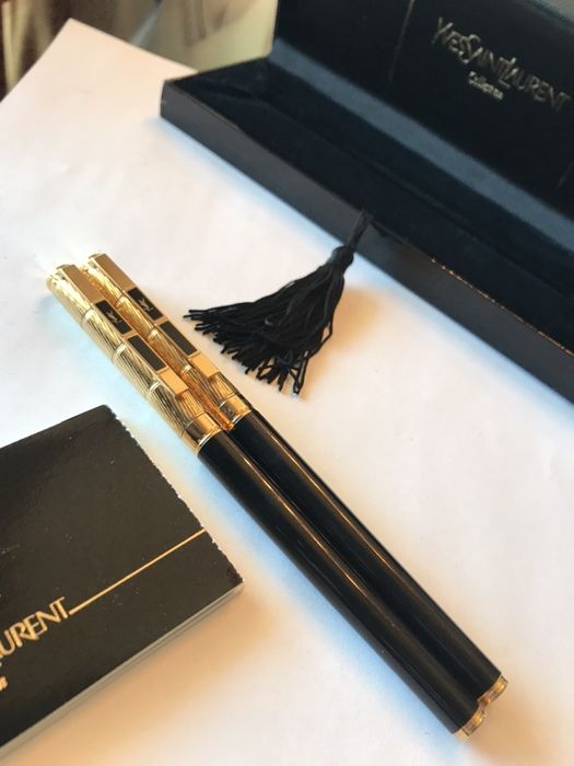 Conjunto de canetas Yves Saint Laurent douradas e pretas
