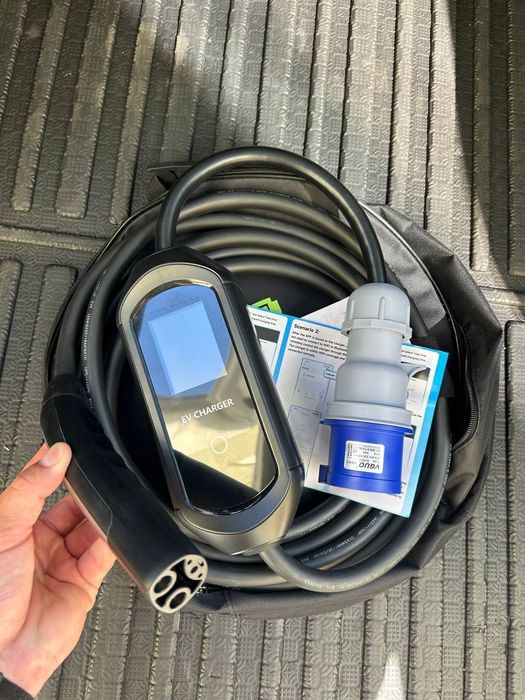 Зарядний пристрій для автомобілів Tesla та американських авто type 1