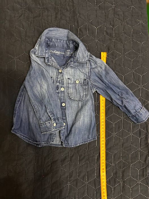 Рубашки на дівчику