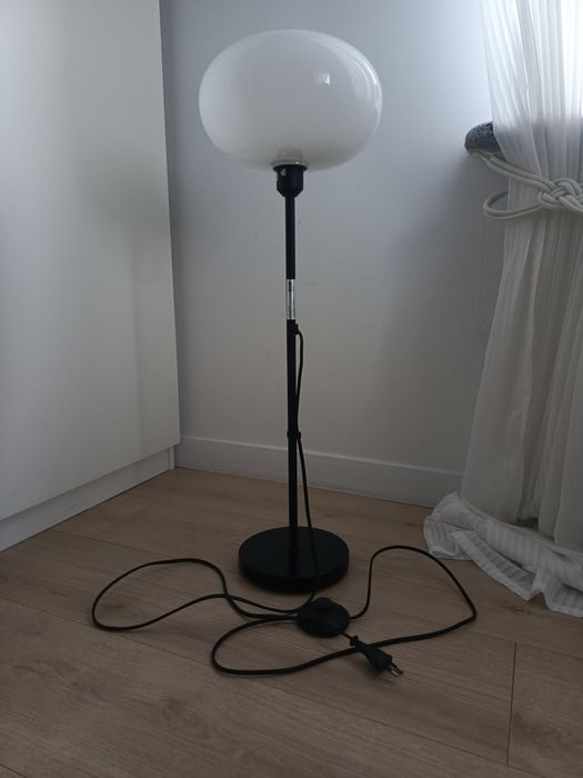 Lampa stołowa lub podłogowa