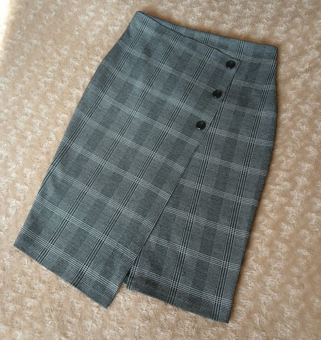 Спідниця міді з гудзиками