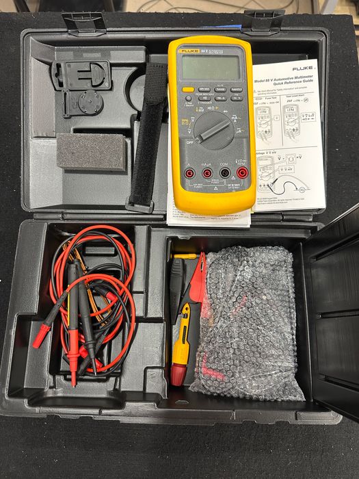 Multimetr cyfrowy Fluke 88V/A Automotive KIT