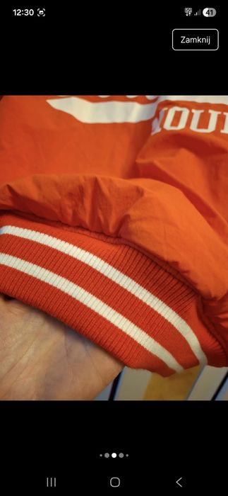 Biało czerwona kurtka