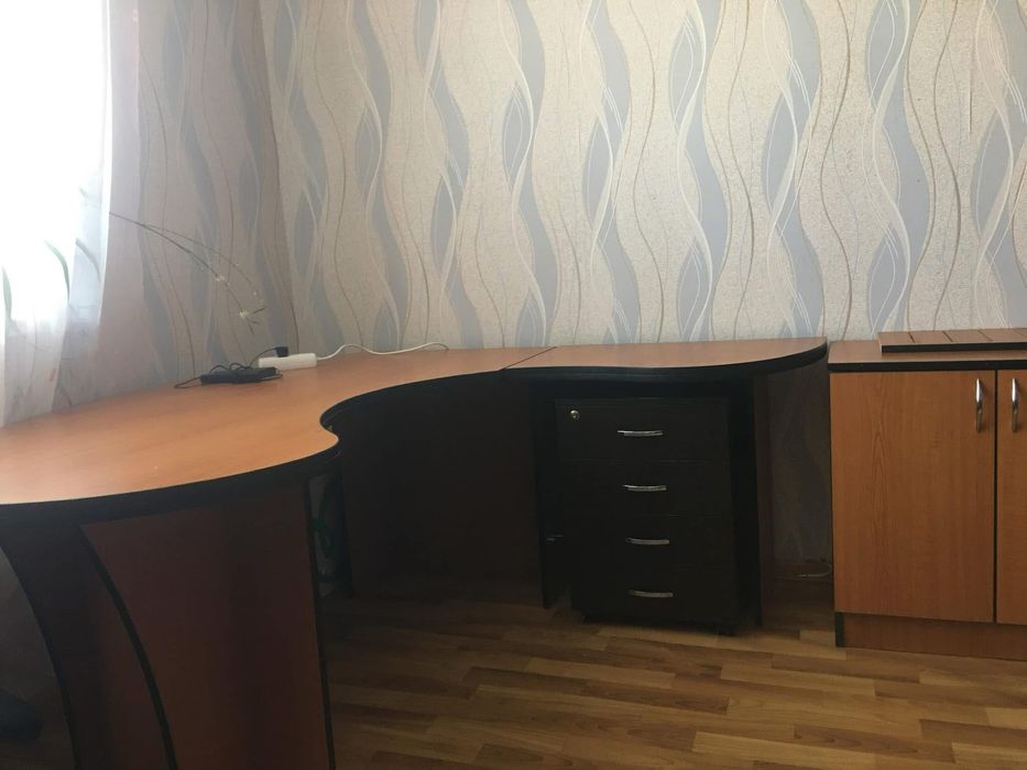 Продам офісні меблі