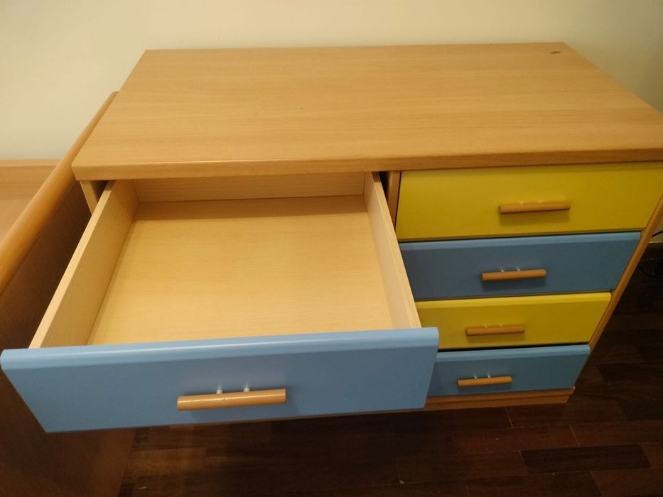 Conjunto quarto azul e amarelo
