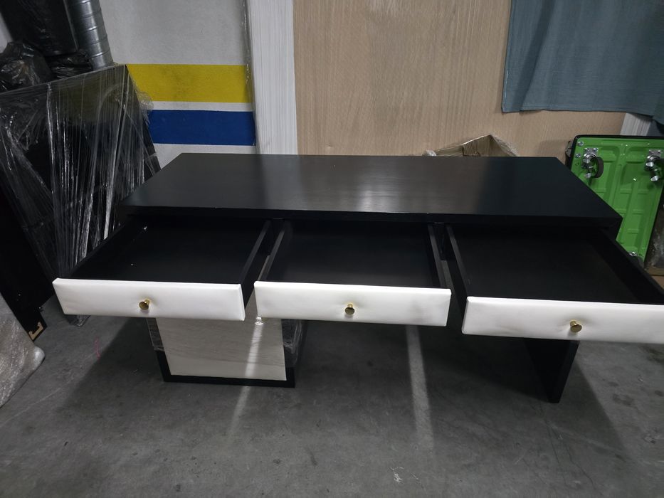 Secretária Preto e Branco