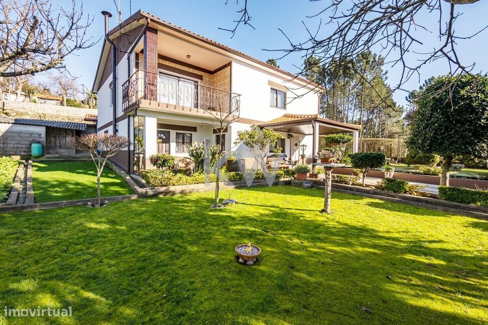 Moradia T4 Isolada Sobreira - Paredes para 1 ou 2 Familias com terreno