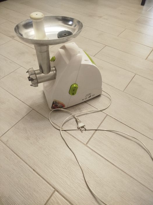 Продам м'ясорубку Сатурн