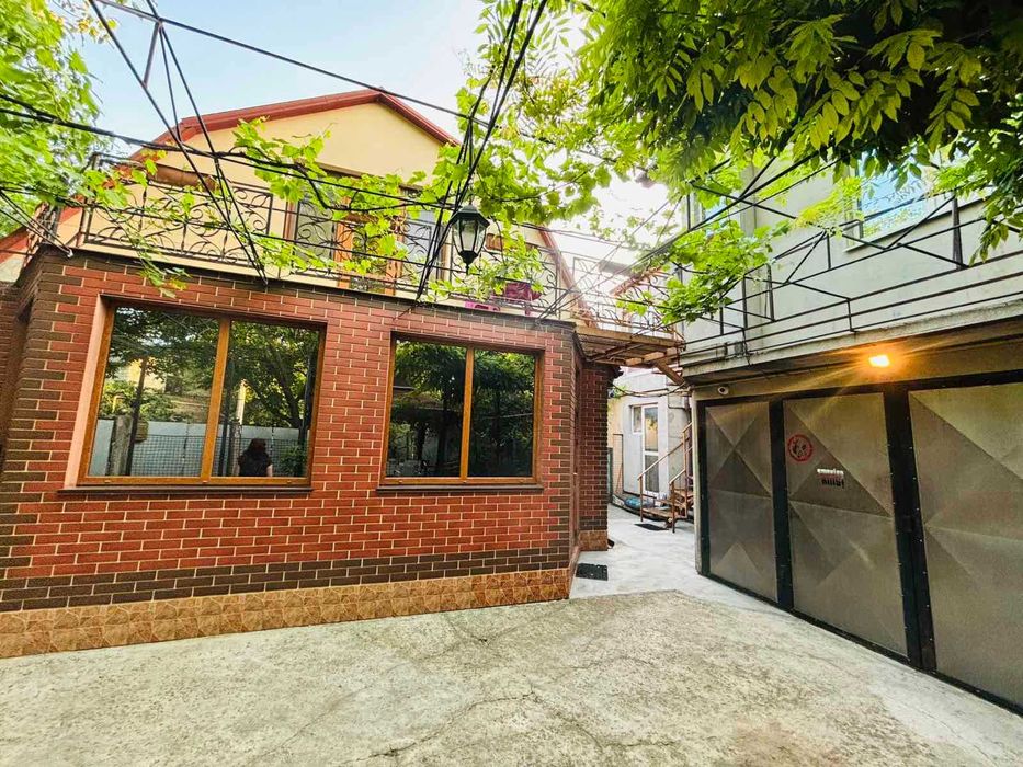 Дом  в центре возле парка + гот. бизнес Участок 6 соток! Торг.