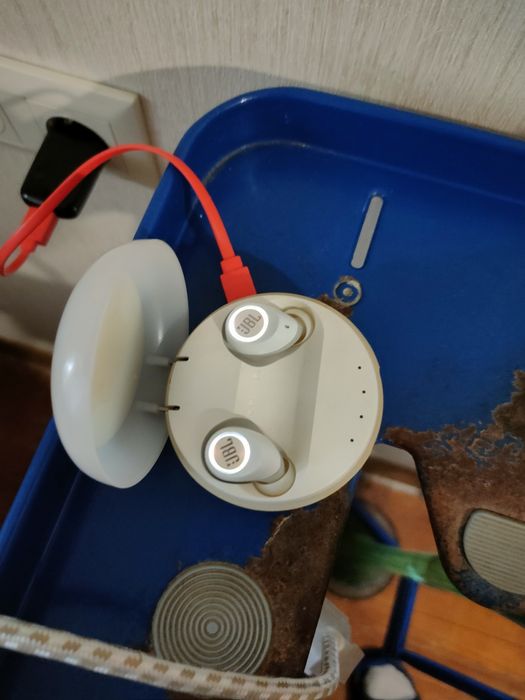 Пк.  Монитор наушники телефон клавиатура  и др.