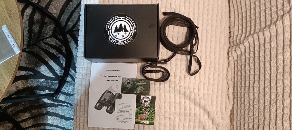 Lornetka  10x42  z dalmierzem.