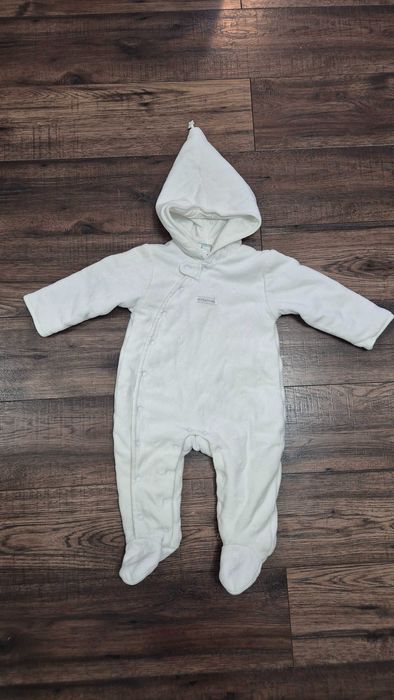 009 R pajacyk nr 3 gwiazdki biały cool club rozmiar 74 tj. 9 miesięcy