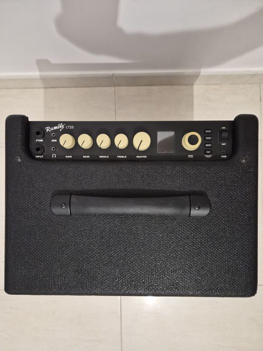 Bundle Fender Rumble LT25 e Jackson JS2 Spectra