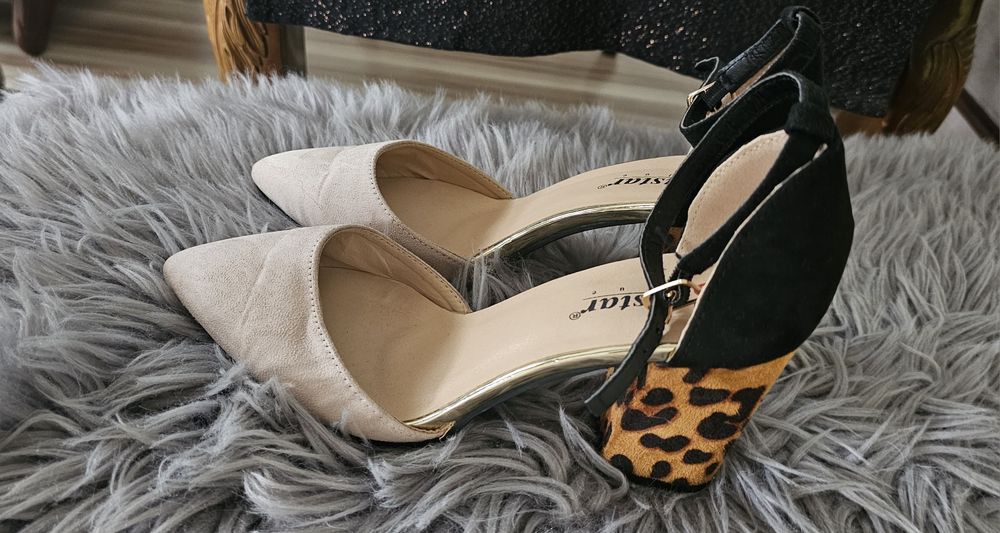 Buty na wygodnym obcasie w panterkę