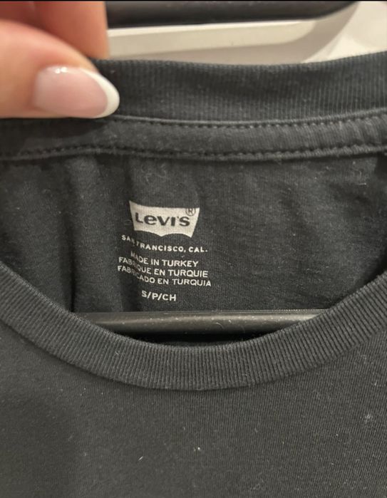 Czarna bluzka marki Levi’s