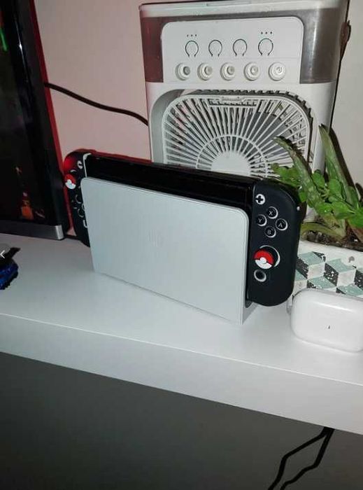 Nintendo Switch Oled + Pokémon Legends Arceus + Alguns Acessórios