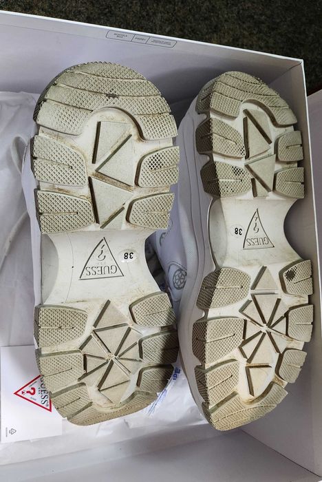 Sneakersy damskie sznurowane Guess Brayjen Biało-Beżowe