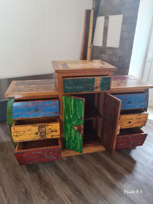 Móvel de sala muito destinto