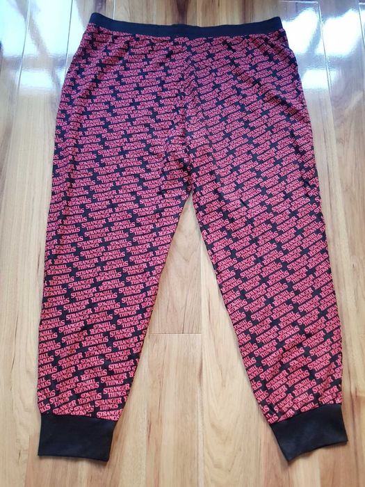 Spodnie Stranger Things Netflix Tesco czerwone czarne 2XL bawełna