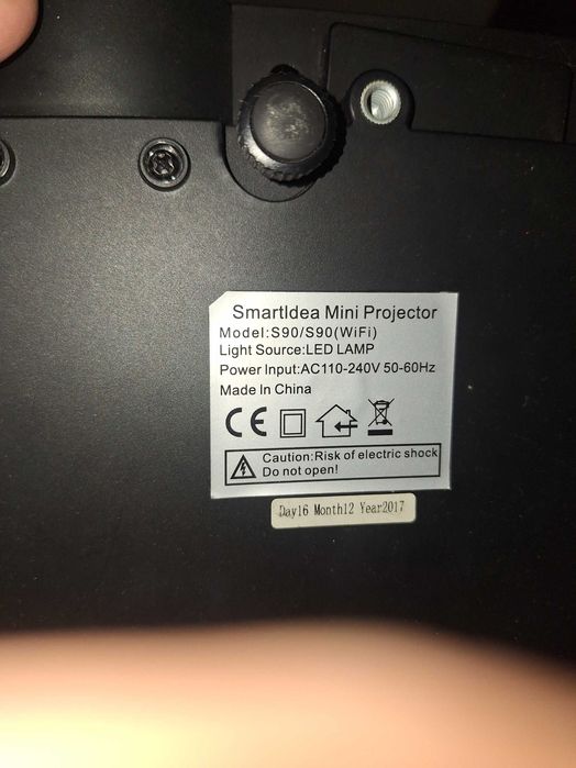 Projetor quase novo com comando e colunas encorpados