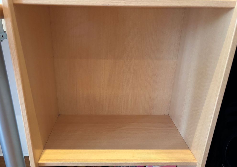 Estante Alta em Madeira Clara