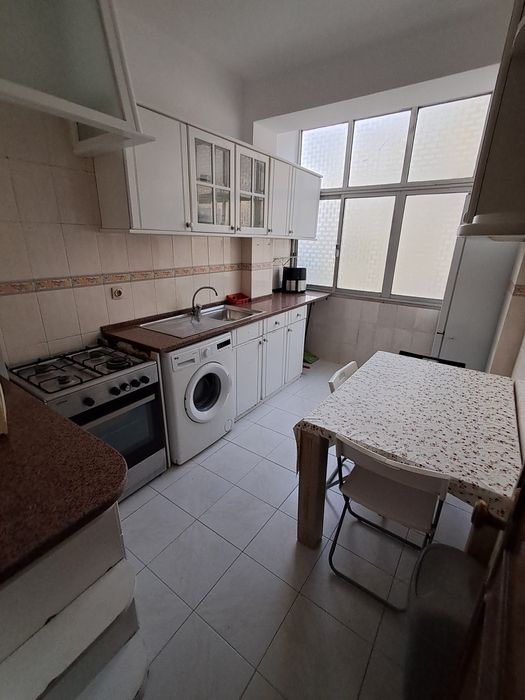Quarto casal no CENTRO Lisboa. Para entrada imediata.