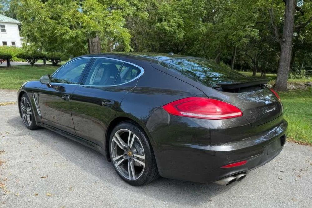 Porsche Panamera 4S      2015