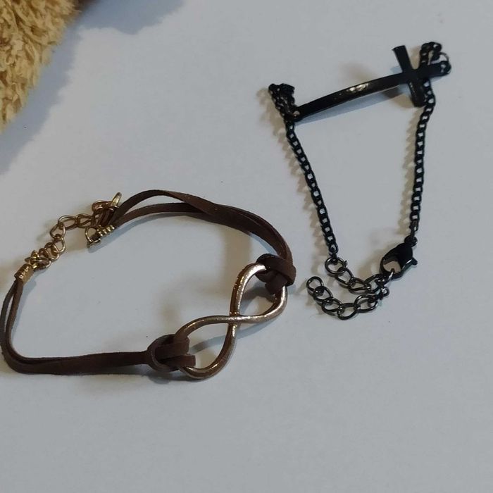 pulseiras ou conjuntos, bonitas e diferentes a preço simbólico.