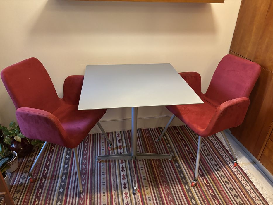 Conjunto mesa e 2 cadeiras