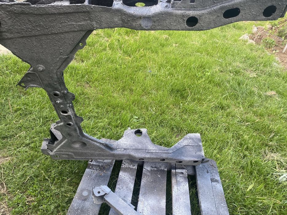 Передняя  балка подрамник Mercedes w168 A140 A160 A170 А класс