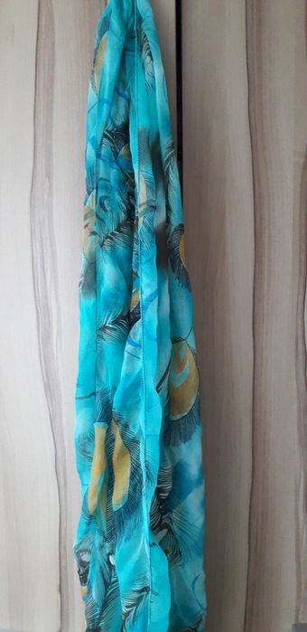 шарфи за символичну ціну або у подарунок