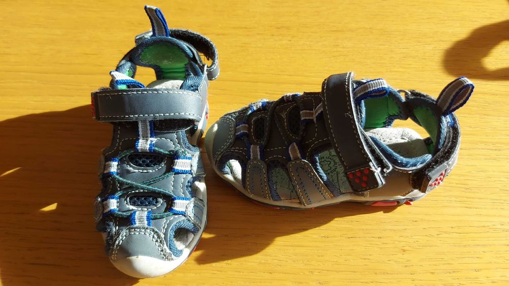 Sapatos/sandálias menino