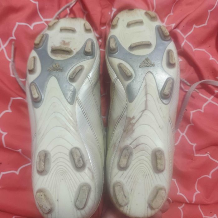 Продам футбольные бутсы