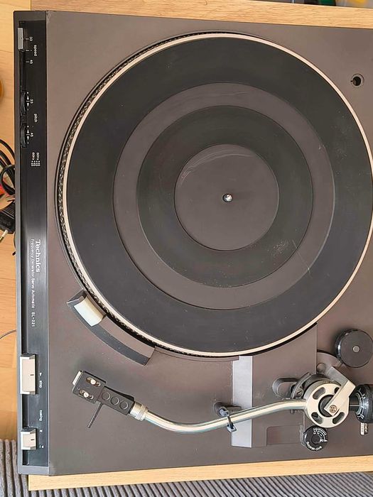 Gramofon hi-fi Technics SL-221 z lat 80.Orginalna wkładka Technics 270c Prędkość 33 i 45 obr./min.