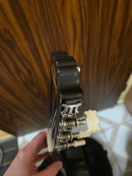 Gitara klasyczna ECHO C36 z grubym futerałem marki Quena 500