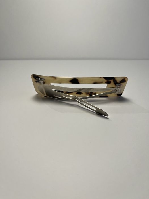 Ganchos medios de resina e miçangas