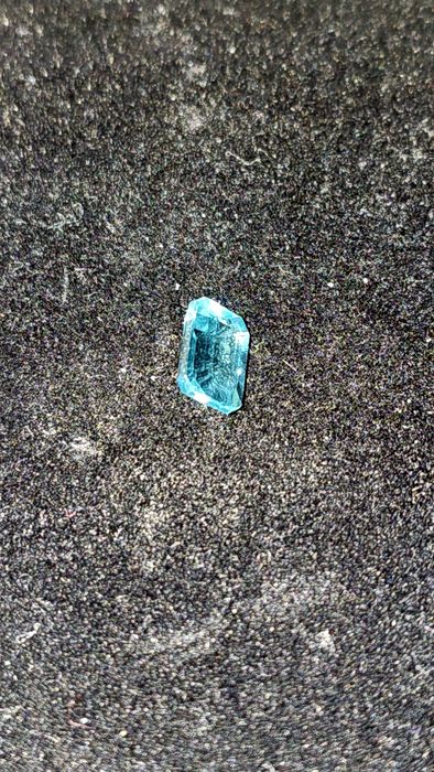 Apatita Natural Neon Blue Extra 1,75 ct – Brasil