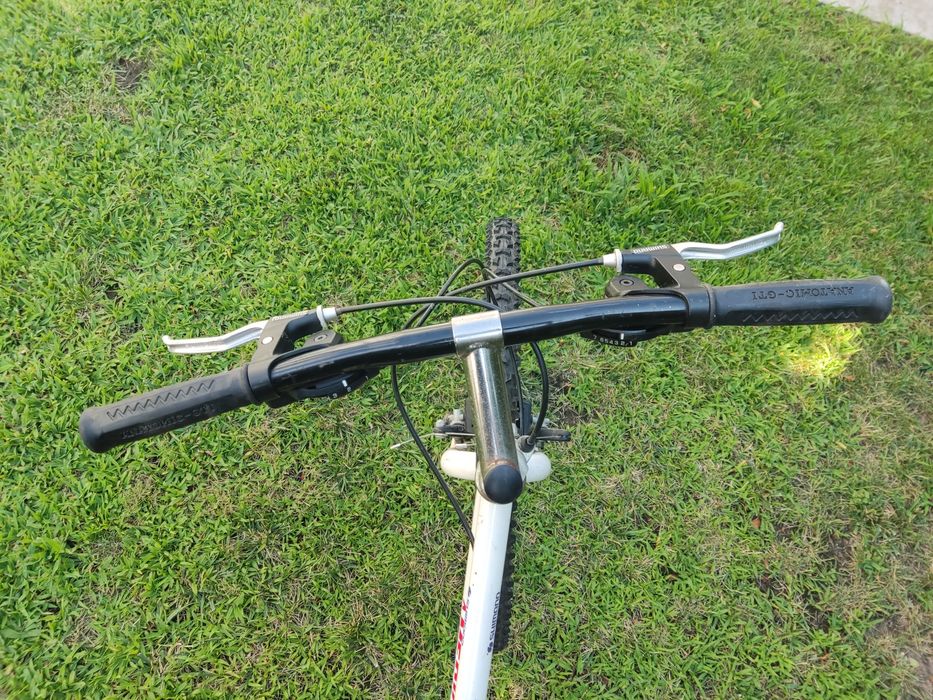 Duas bicicletas Shimano usadas