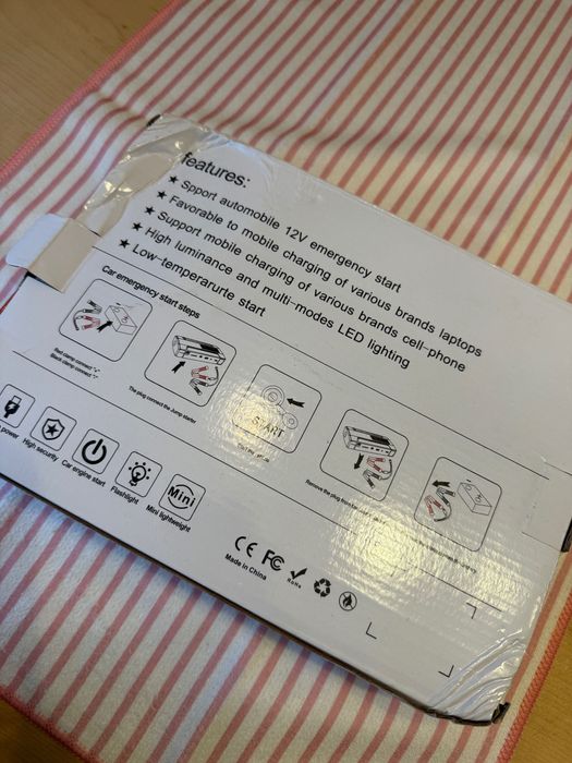 Rozrusznik samochodowy 1500A 12V + powerbank i latarka LED