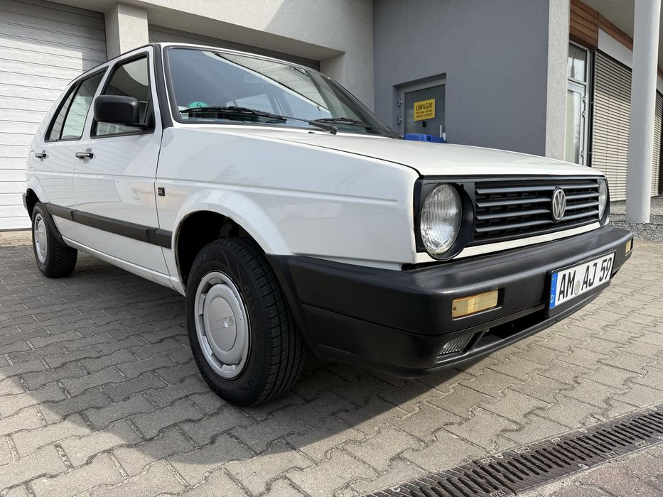 VW Golf 1.6 benzyna zadbany zarejestrowany Auto w oryginale