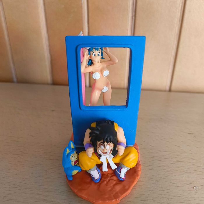 Boneco Figura Dragon Ball Yamcha e Bulma no Banho